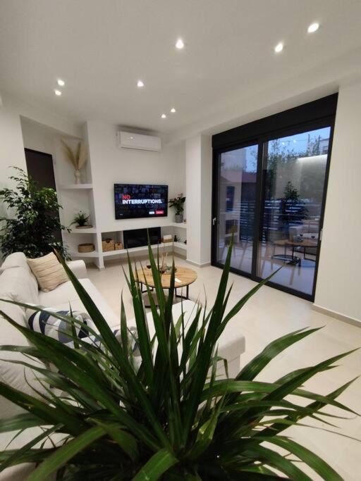 Floral Home 1 - Ground Floor Apt With Courtyard And Private Parking! Atenas Exterior foto