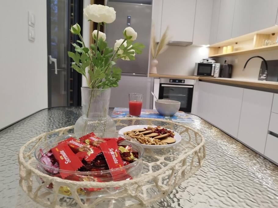 Floral Home 1 - Ground Floor Apt With Courtyard And Private Parking! Atenas Exterior foto