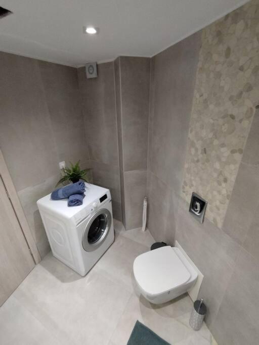 Floral Home 1 - Ground Floor Apt With Courtyard And Private Parking! Atenas Exterior foto