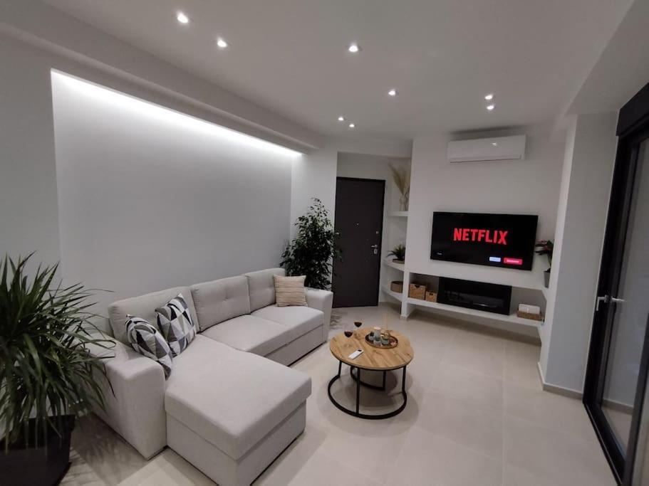 Floral Home 1 - Ground Floor Apt With Courtyard And Private Parking! Atenas Exterior foto