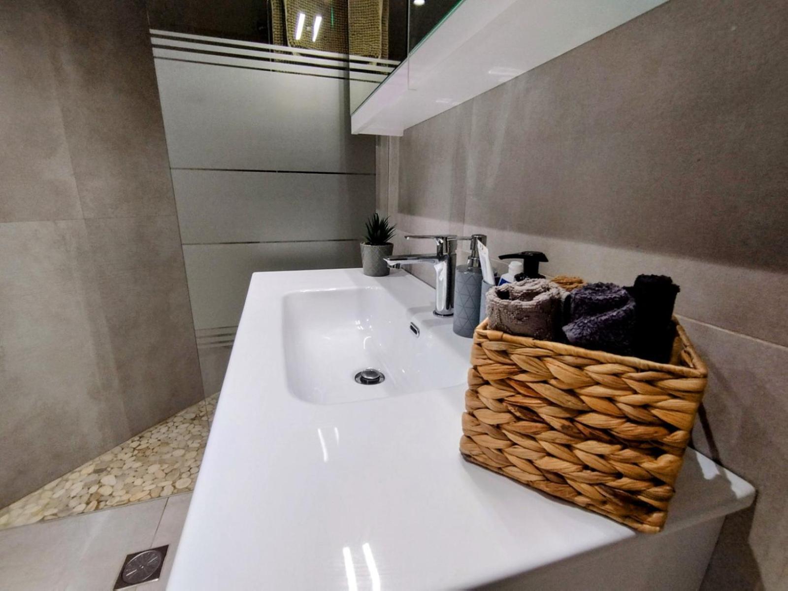 Floral Home 1 - Ground Floor Apt With Courtyard And Private Parking! Atenas Exterior foto