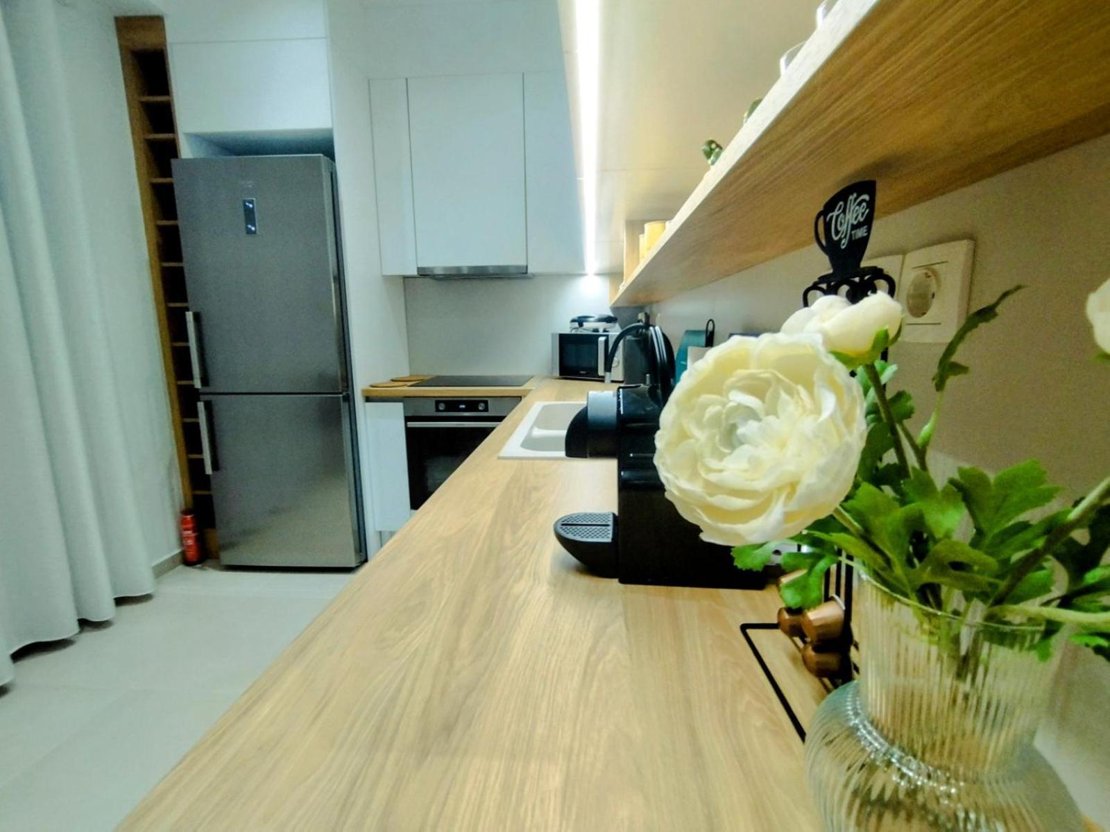 Floral Home 1 - Ground Floor Apt With Courtyard And Private Parking! Atenas Exterior foto