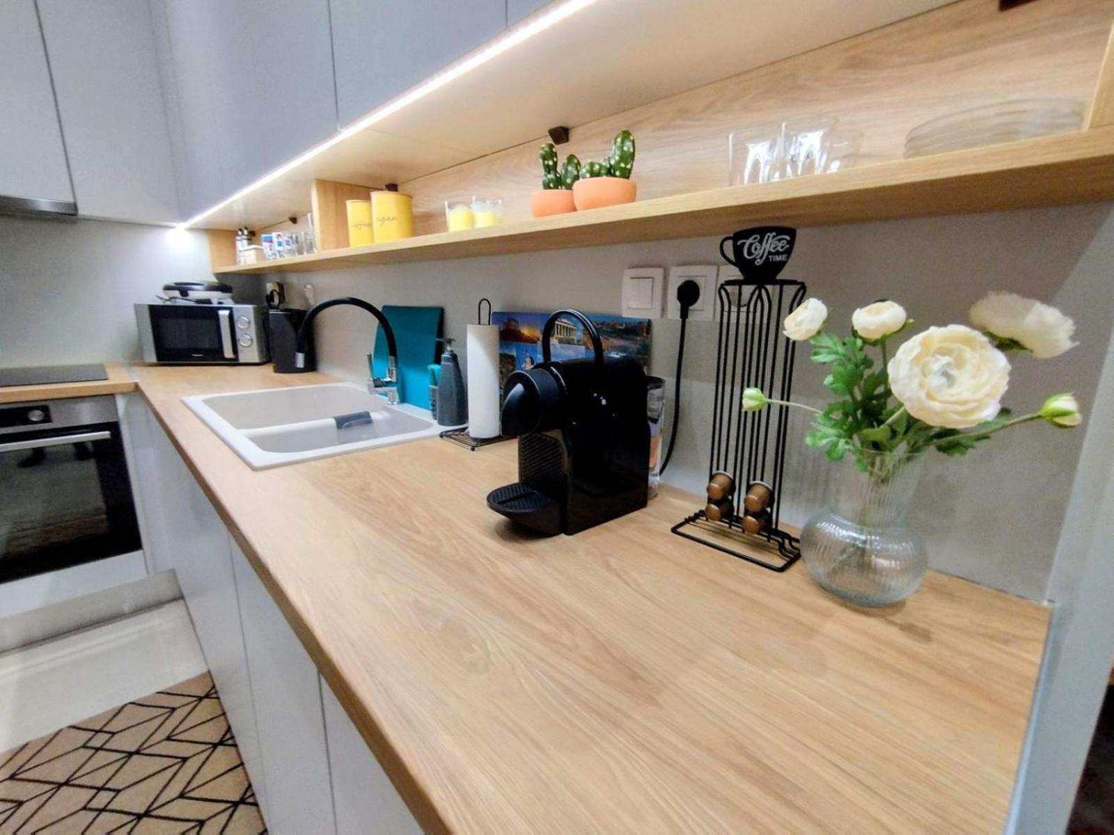 Floral Home 1 - Ground Floor Apt With Courtyard And Private Parking! Atenas Exterior foto