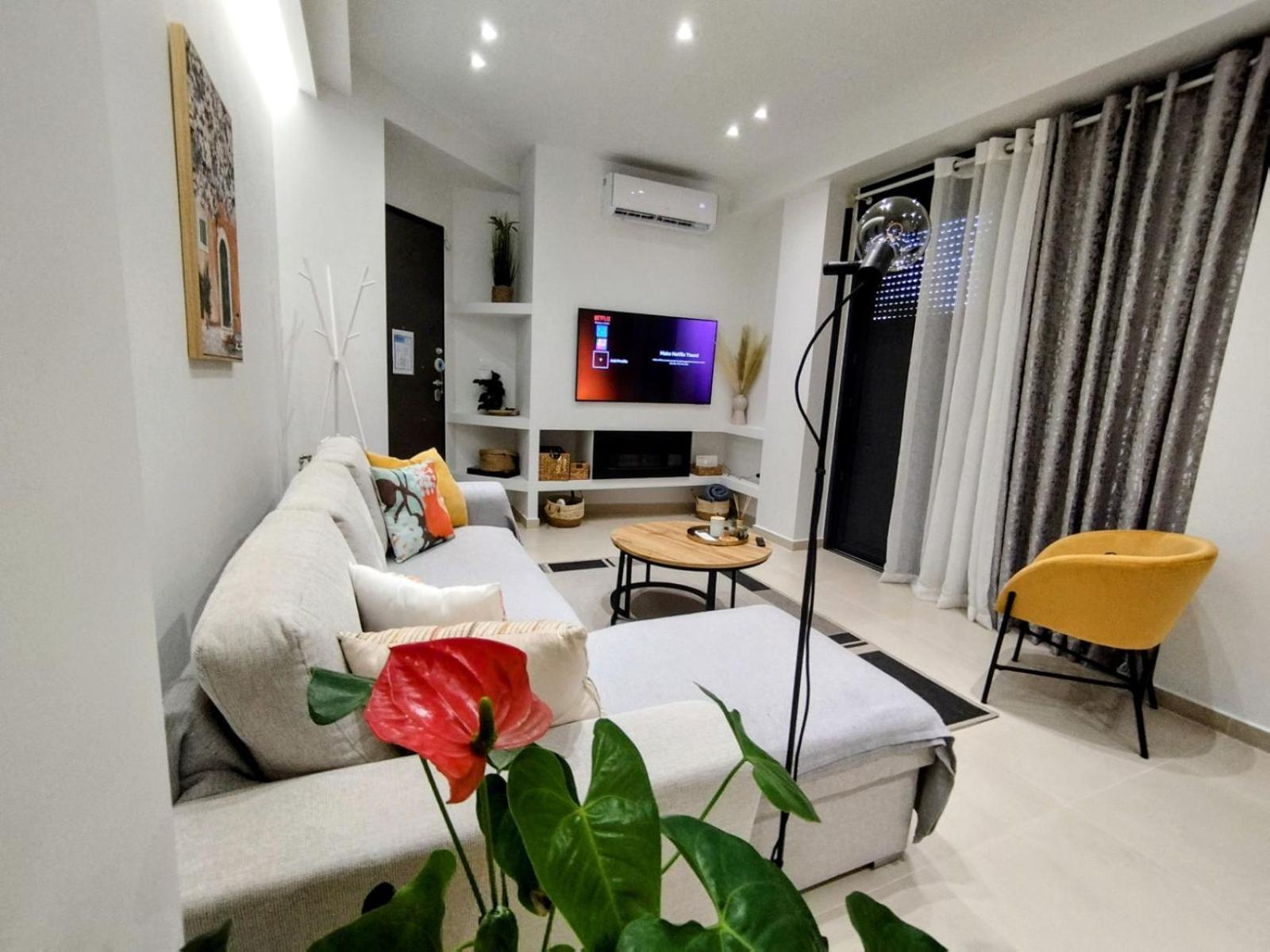 Floral Home 1 - Ground Floor Apt With Courtyard And Private Parking! Atenas Exterior foto